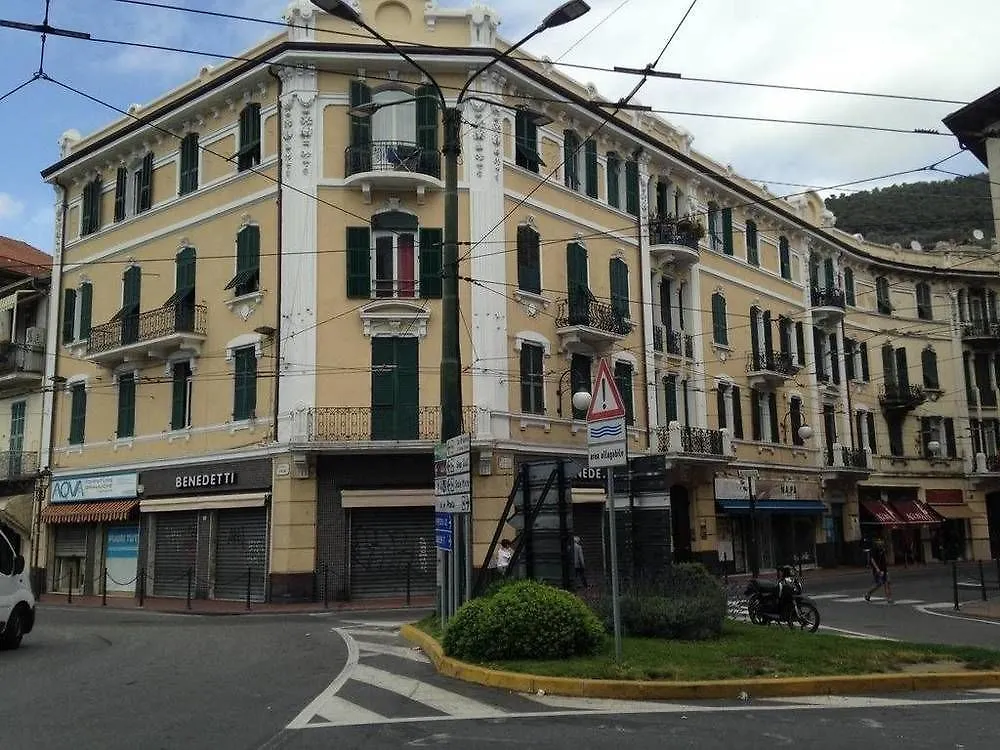Cavour Guest House Vintimille